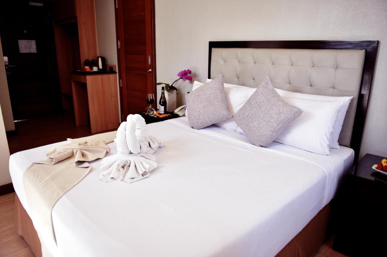 Aura One Hotel Baguio City Extérieur photo