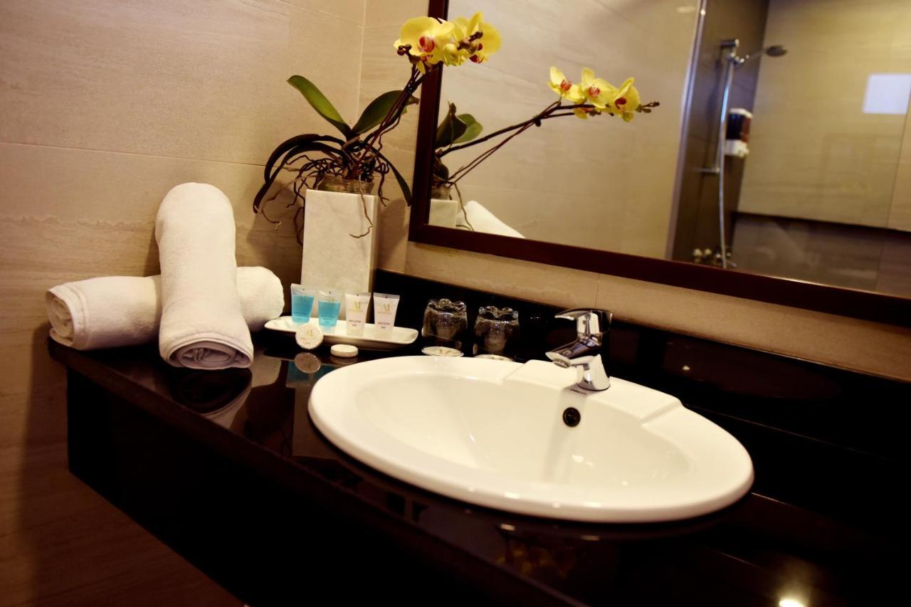 Aura One Hotel Baguio City Extérieur photo