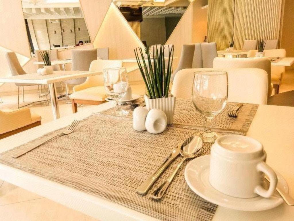Aura One Hotel Baguio City Extérieur photo